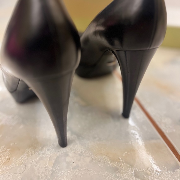 Sergio Rossi BLACK  Patent Leather Round-Toe Platform Pumps! - Picture 6 of 16